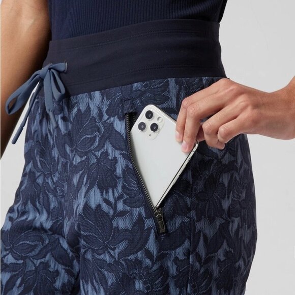 Athleta Trekkie North Jogger Ethereal Bloom flower print Size 6 Navy Blue nylon - Picture 2 of 11